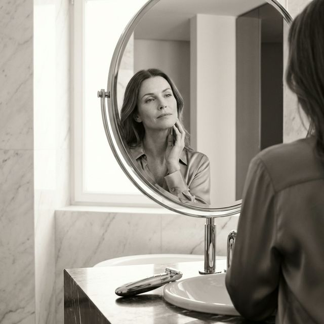 鏡よ鏡。40代の美顔器選び、終止符を打つ——楽天で買えるおすすめ5機種【完全比較表付き】